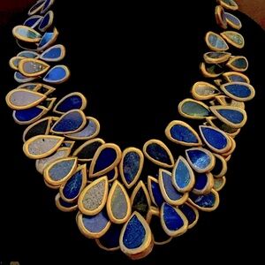 Cascading copper-edged teardrop-lapis necklace